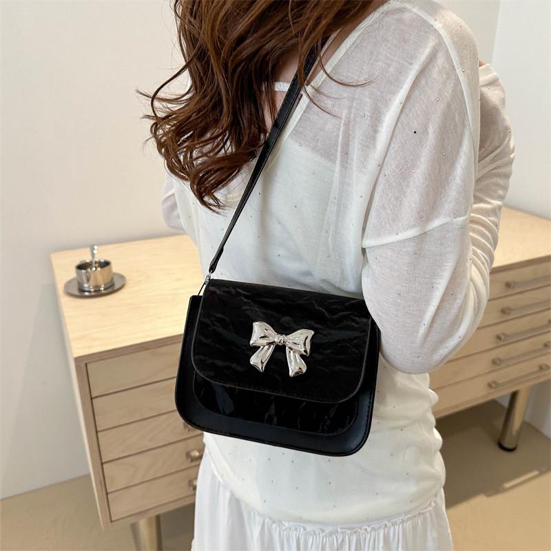 Stylish Summer Small Shoulder Bag For Women With Bow Design And Trendy Fashion Elements In Black Silver And White