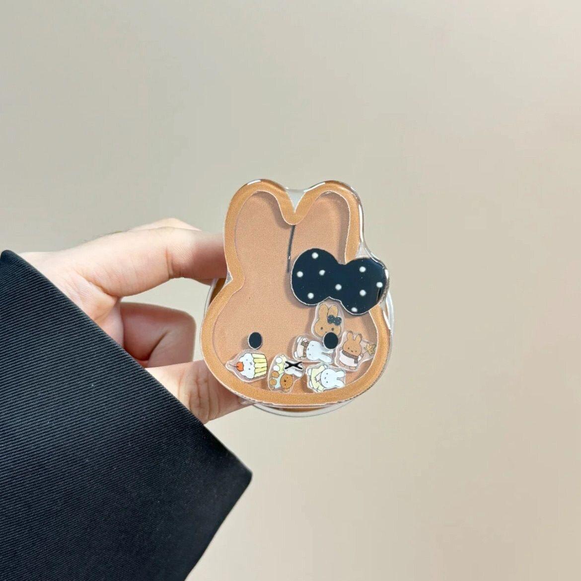 Shake & Fun Cute Brown Rabbit Magsafe-Compatible Retractable Phone Holder