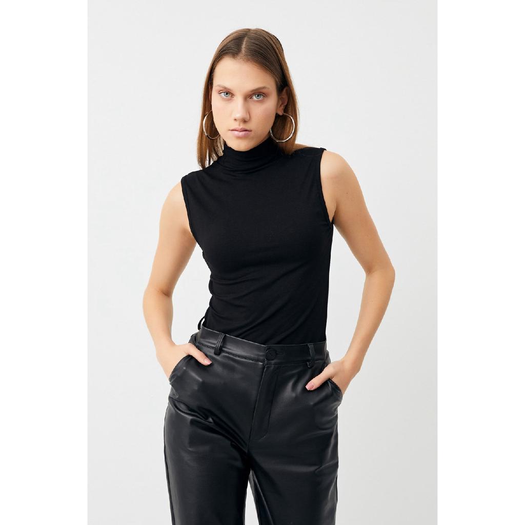 Dámské bílé tělo bez rukávů