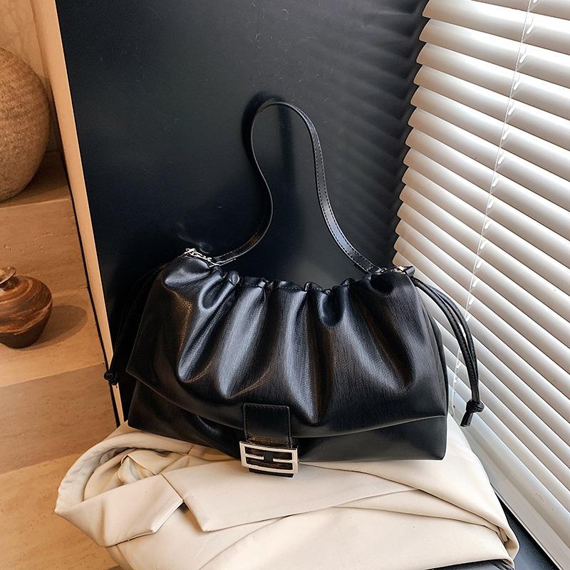 Large-capacity Bag Women's Summer New Fashion Niche Design Messenger Bag Single Shoulder Underarm Pleated Bag