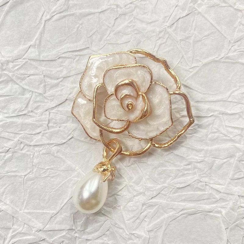 Elegant Camellia Brooch - French Light Luxury Sweet Accessory for Women
