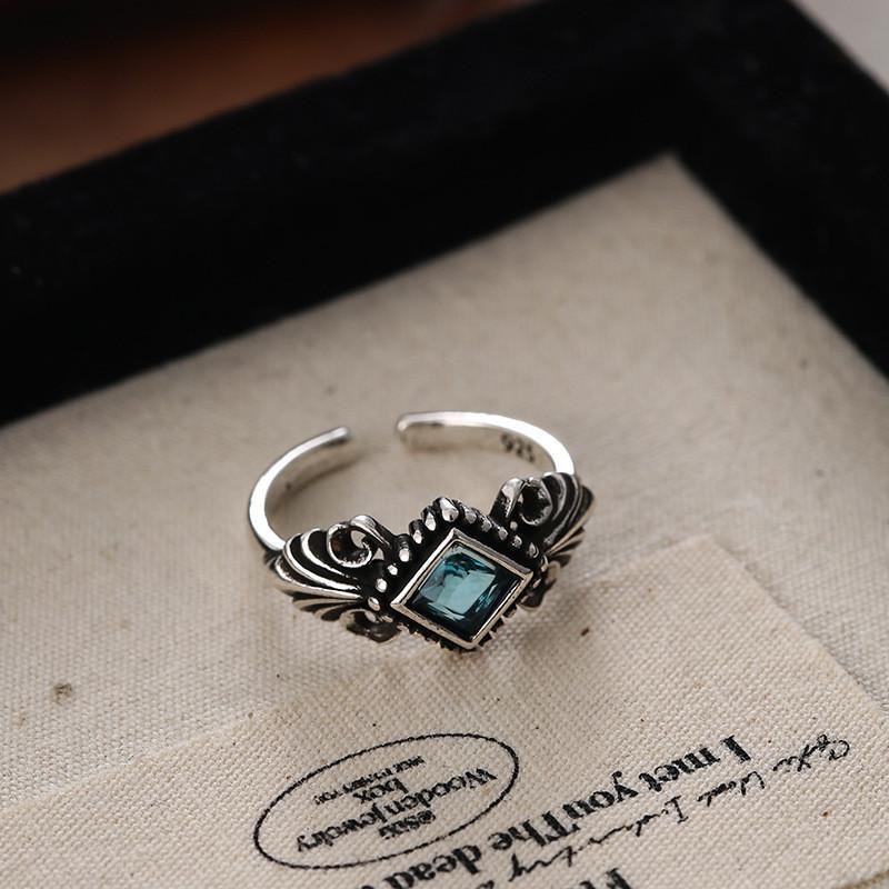 Stylish Vintage Copper Ring With Dazzling Zircon Stones Perfect For Fashionable Women