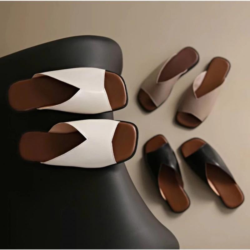 Korean Version of Temperament Cool Slippers for Women To Wear 2024 Summer New Square-headed Open-toed Simple Flat-bottomed Casual One-word Slippers