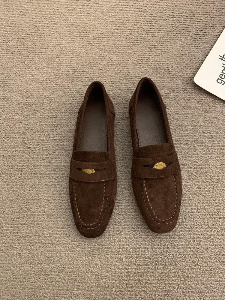 

French retro flat-soled single shoes women s shallow mouth spring 2025 new temperament black one-pedal soft-soled beanie shoes 40