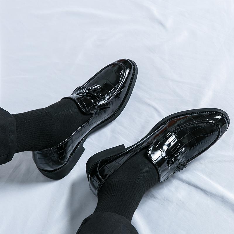 Italy Luxury Brand Loafers Men Shoes Tassel Men Designer Shoes British Style Lacquered Leather Shoes Thick Bottom Wedding Shoes
