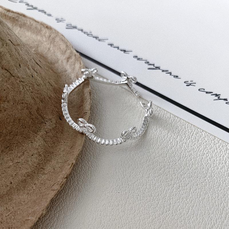 Women s Minimalist Bow Crown Adjustable Ring - Retro Cool Aesthetic Design One Size