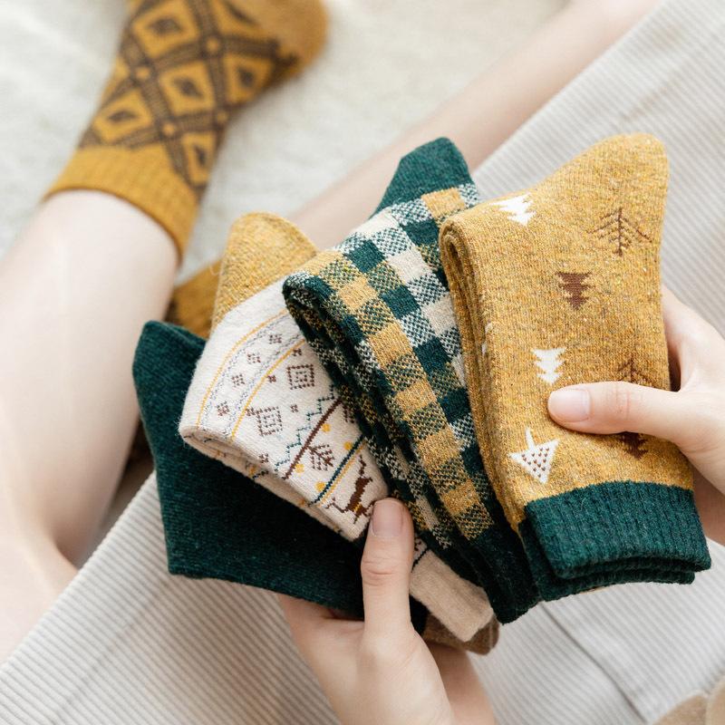 5/10 Pairs Comfortable Casual Winter Thickened Warm Socks for Women Mid Calf Cute Yellow and Green Looped Socks Home Use Long Wool Socks