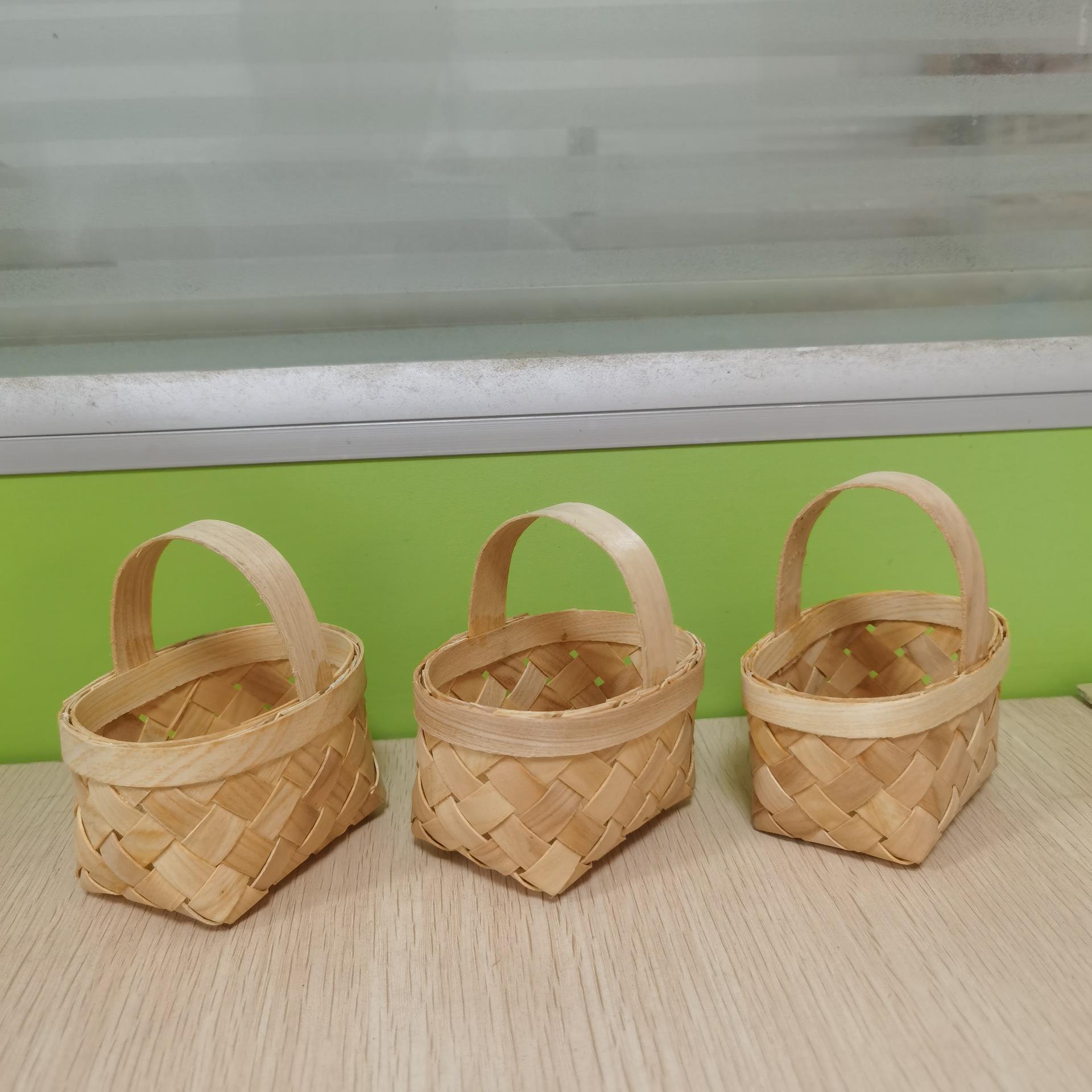 

WTEMPO Small Woven Baskets Made of Wood Perfect for Holding Candy or As Decorative Hampers in A Dollhouse 10pcs*10*8*6.5cm