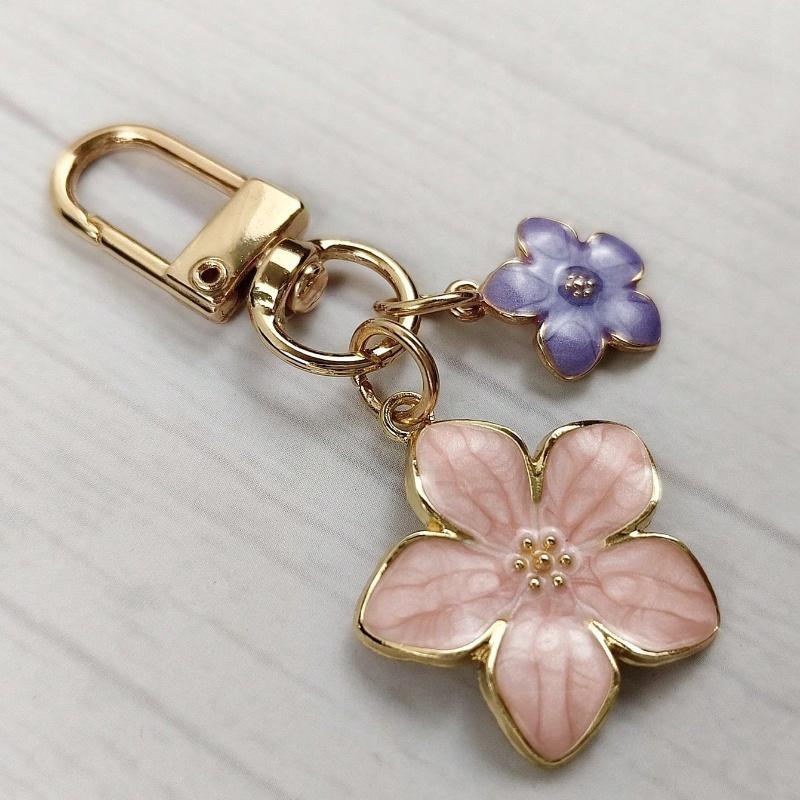 Alloy Sakura Flower Keychain Graceful Floral Design with Tag Suitable for Bag Charm Car Keys Couples Birthday & Holiday Gifts Pink Gifts