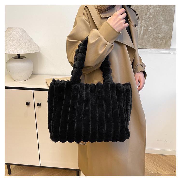 Women's High-End Plush Handbag - Large Capacity, Versatile Commuter Shoulder Bag for Autumn and Winter
