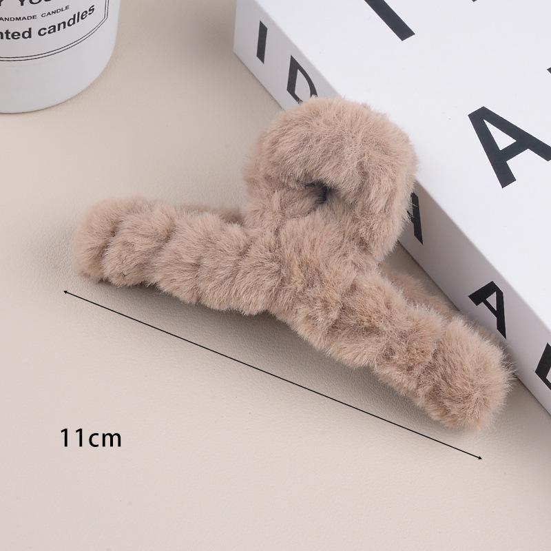 Large Milk Coffee Plush Claw Clip: Fluffy Autumn/Winter Hairpin for Women
