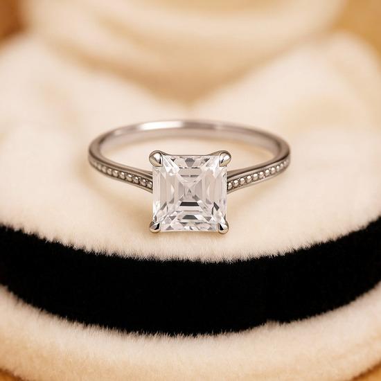 Pierścionek z diamentem syntetycznym szlifu princess, Pierścionek ze srebra pokrytego różowym złotem z wzorem milgrain, Prezent urodzinowy dla Niej