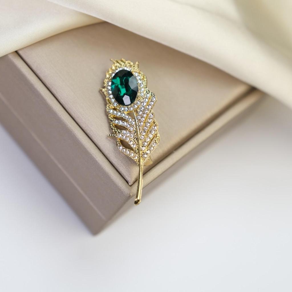 Elegant Women's Brooch: Versatile Bow & Insect Flower Design with Anti-Exposure Feature