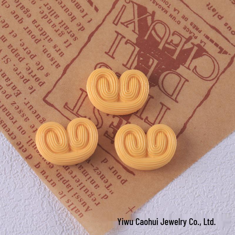 

Набор для приготовления тарталеток с яичным кремом «Маленький медвежонок»: Сырный хлеб, Клей-крем, Заколки для волос, Шармы для кроксов, Аксессуары из смолы