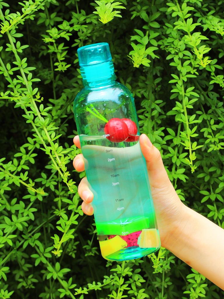 500 ml/16,9 oz průhledná plastová sportovní láhev na vodu ukazatel času nepropustný pohárek na mléko na džus Přenosný sportovní pohár do školní tělocvičny pro děti
