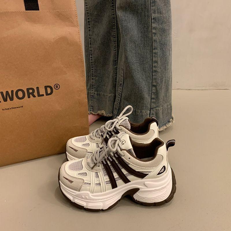 Burgundy retro showing feet small platform dad shoes women's 2025 new autumn lightweight height increase casual sports shoes