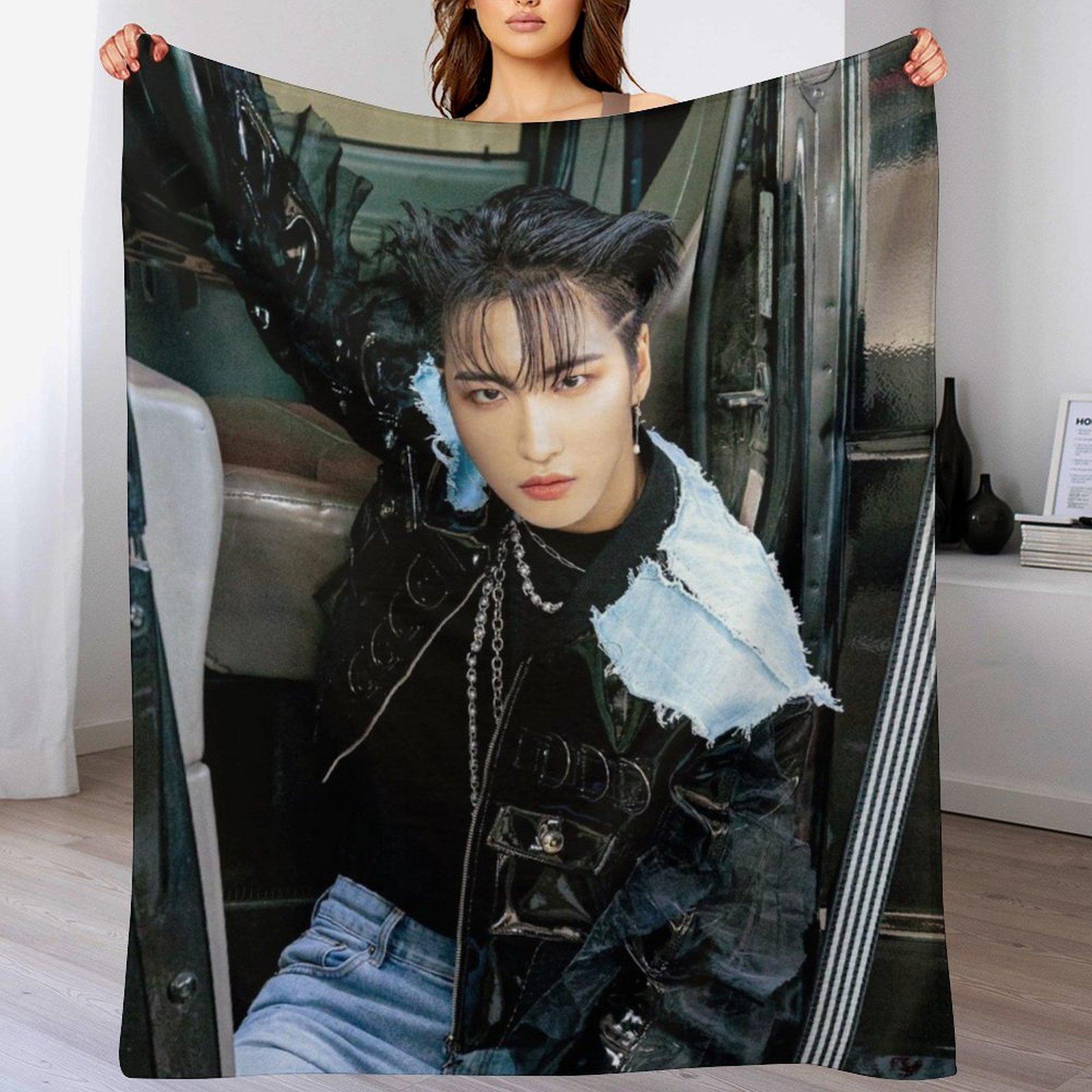 ATEEZ SEONGHWA THE WORLD EP1 MOVEMENT GUERRILLA Throw Blanket Year Round Soft Comfortable Blanket for Home 102x76cm(40x30in)