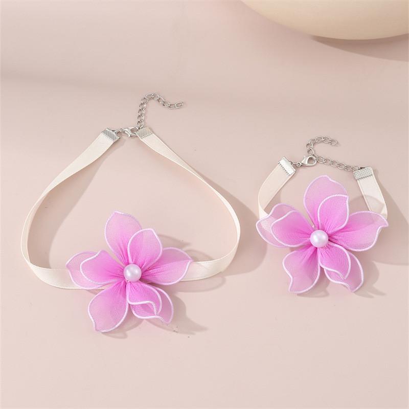 Collier Fleur en Forme de Cœur avec Matière en Maille et Chaîne Classique pour Style Féminin