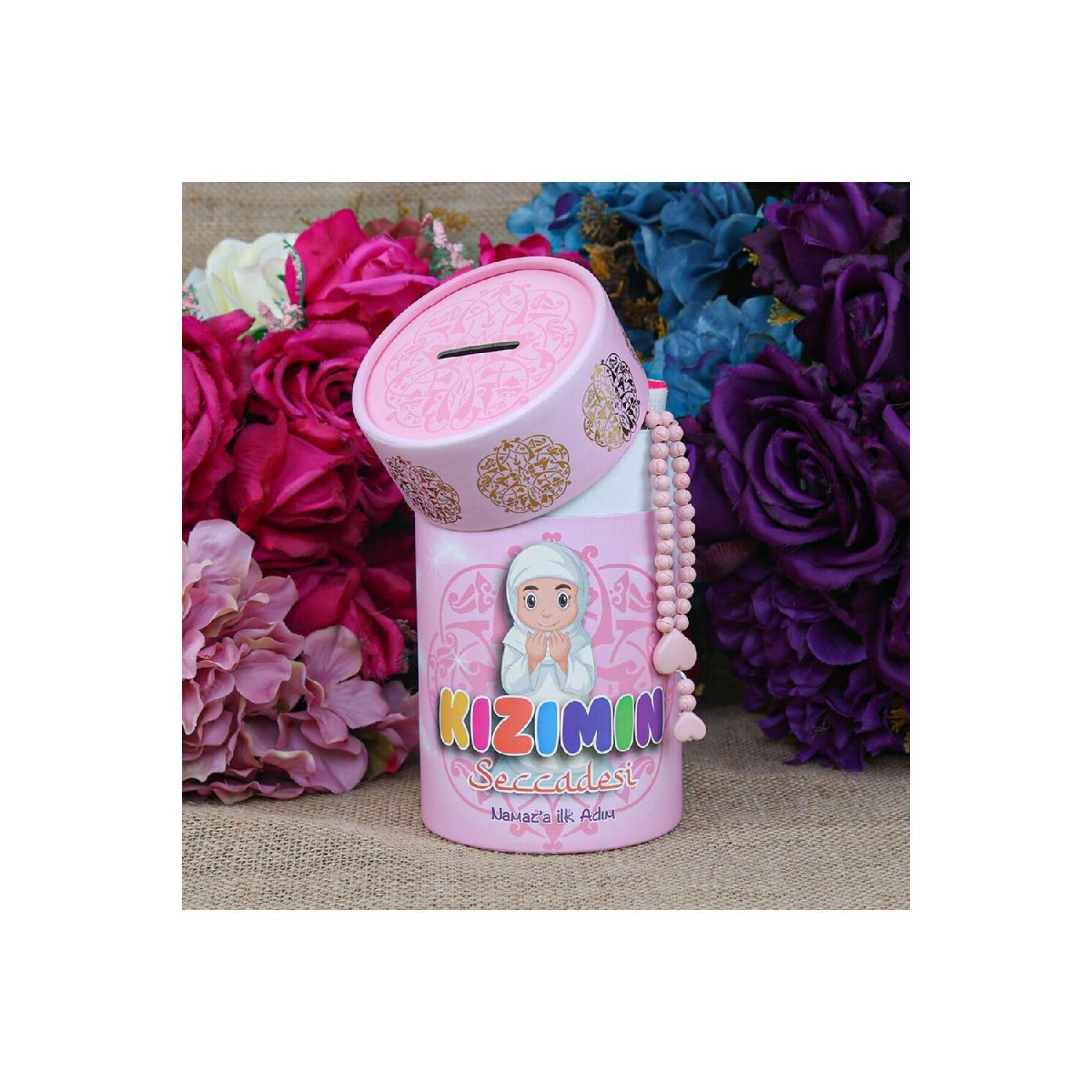 

Детский молитвенный коврик «Первый шаг к молитве» Цилиндр розового цвета с рисунком Каабы