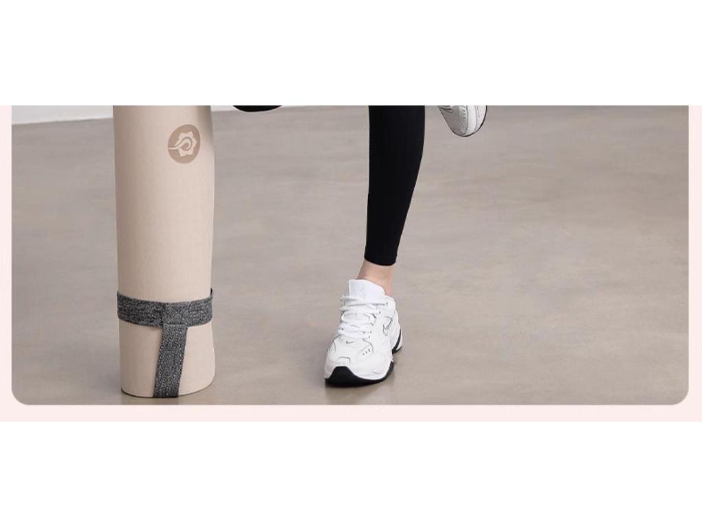 Women's Plus Velvet Sports Jacket - Slimming, Versatile Yoga Wear, High-End Feel, Warm Top for Running & Fitness