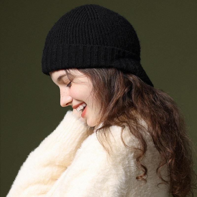 Fashion Autumn and Winter Short Eave Knitted Mao Line Duck Tongue Hat Women Thickened for Keep Warmth Ear Protection Knitted Hat