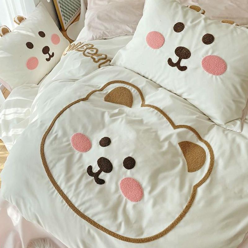 Four Seasons Universal Four-piece Embroidered Bedspread Quilt Cover Student Dormitory Four-piece Soft Bedding