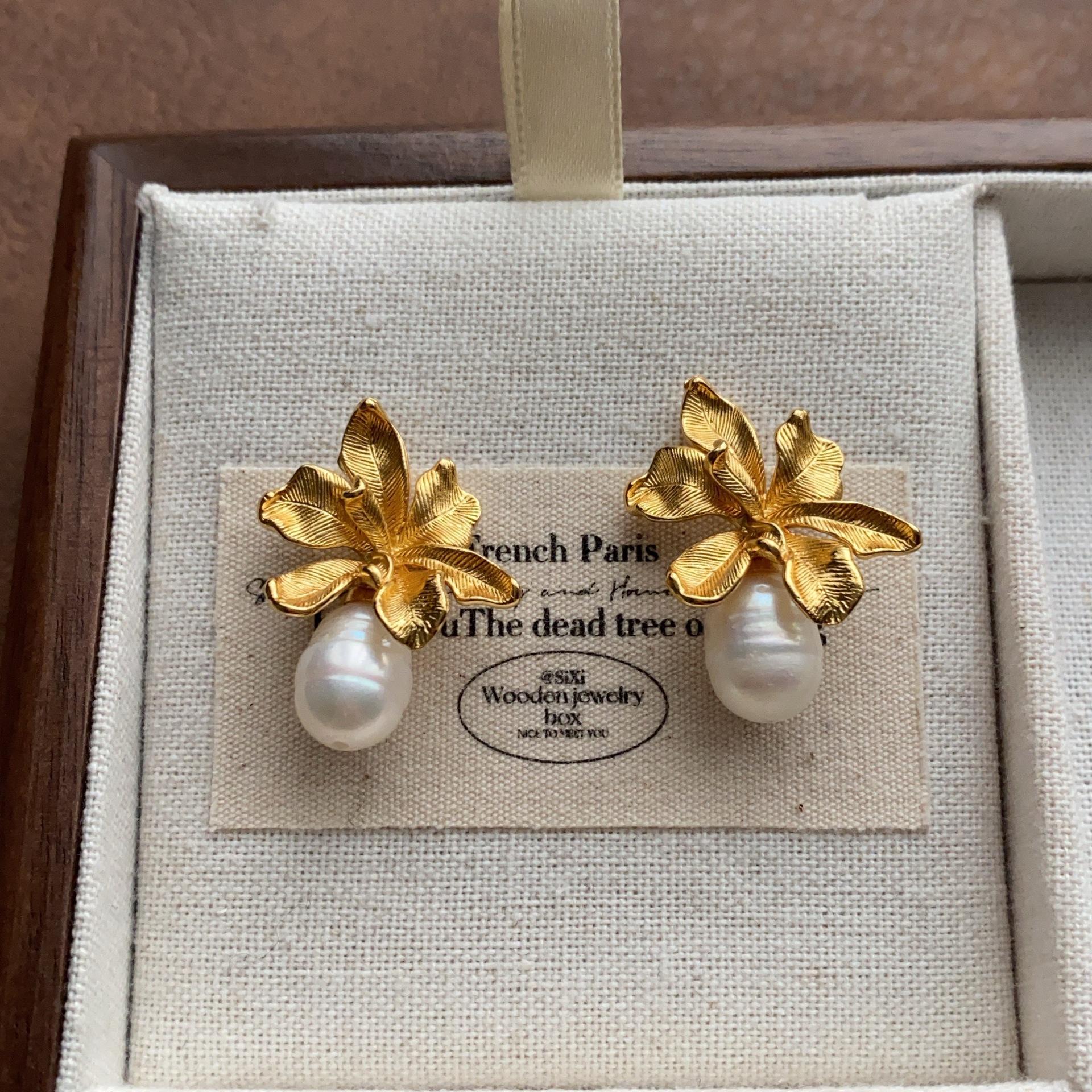 

Three-dimensional ancient natural brushed flower stud earrings pearl high-end elegant earrings French romantic unique earrings women