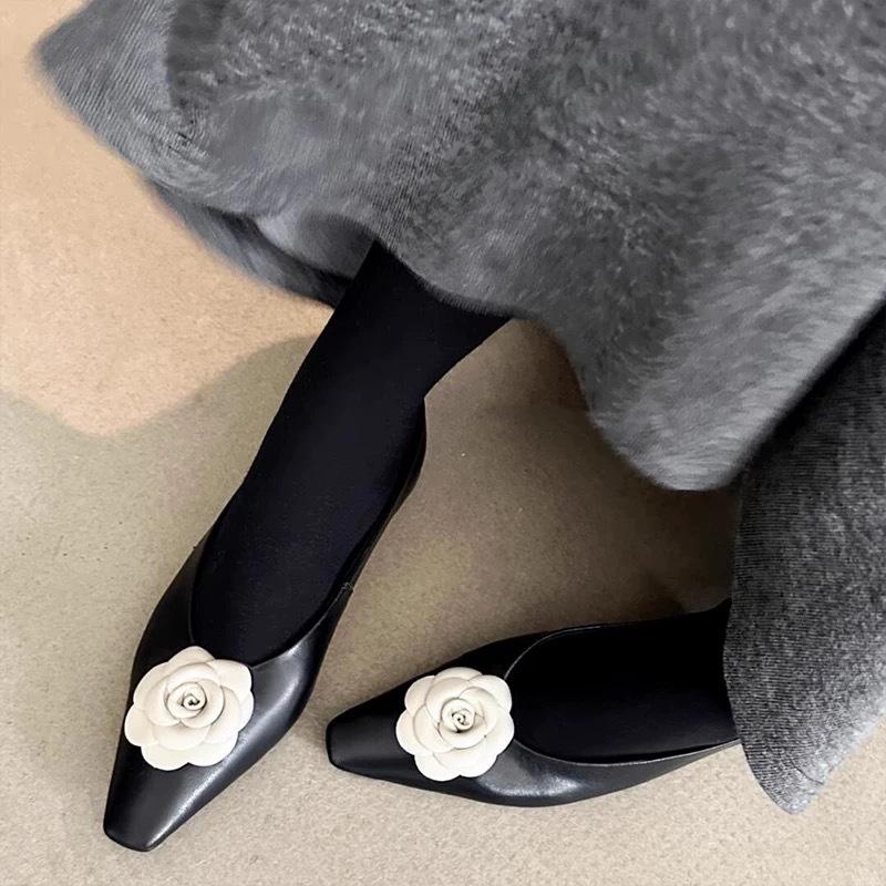 Leather Small Fragrant Wind Camellia Small Square Head Shallow Mouth Single Shoes Women's 2025 Spring and Summer New Versatile Ladyshoes Flat Shoes
