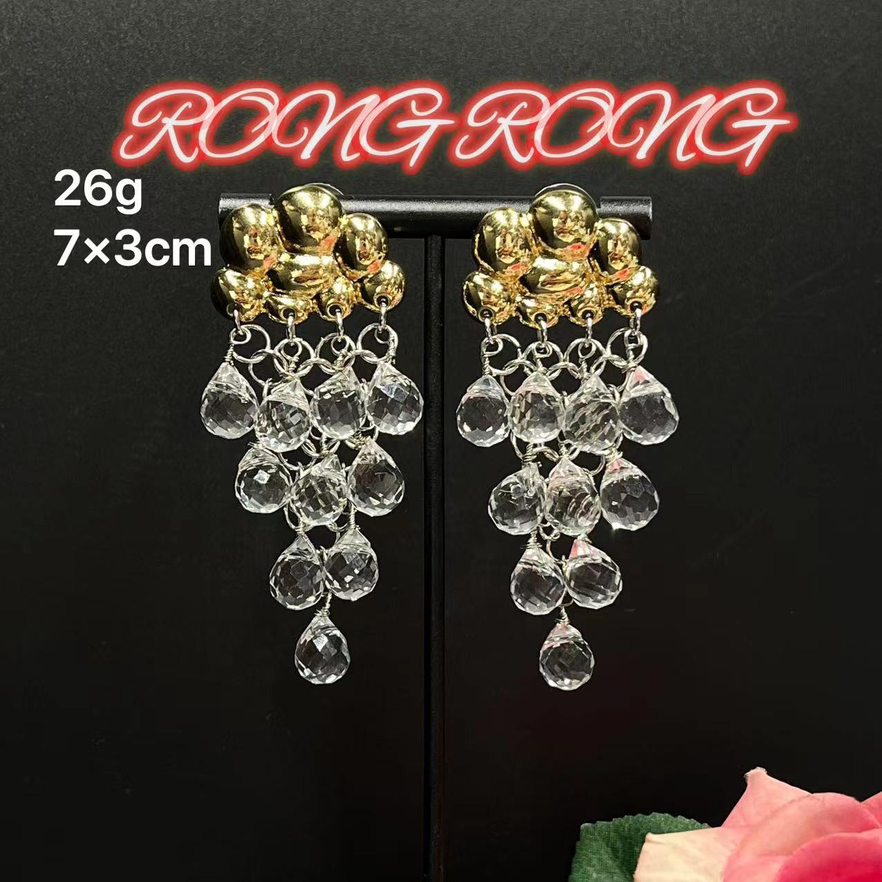 

Medieval Vintage Cool Cloud Raindrop Tassel Earrings Simple Fashionable Light Luxury