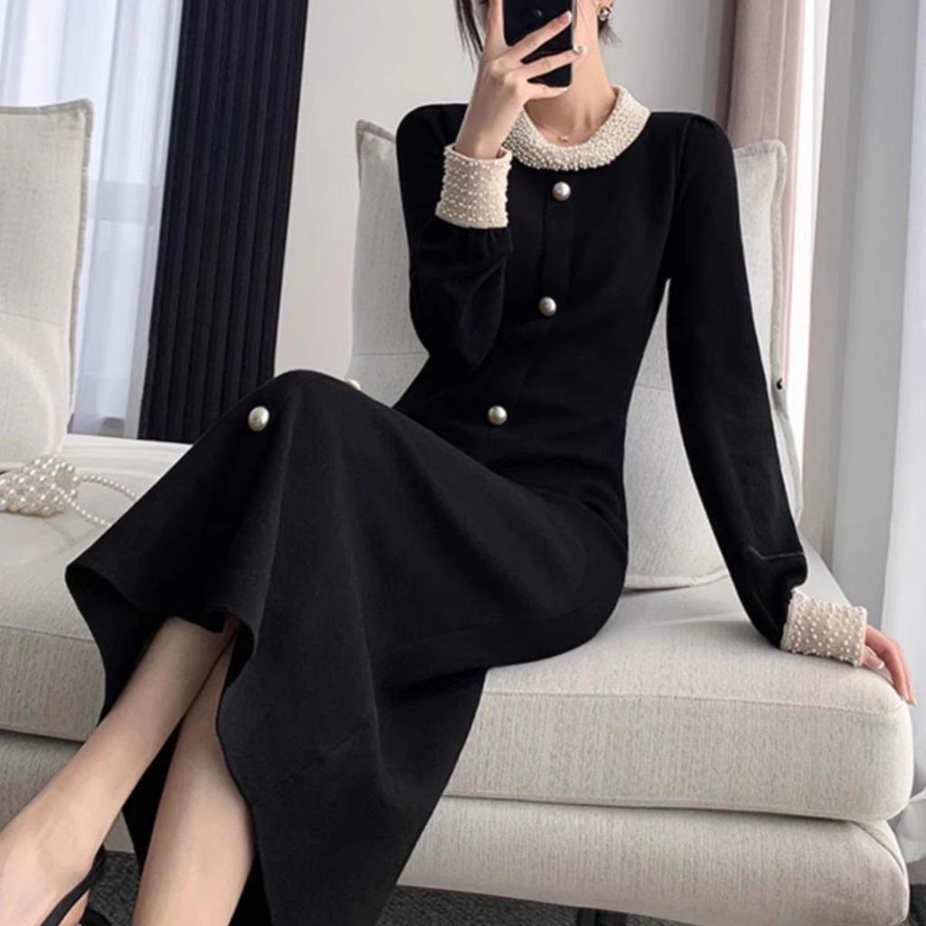 2025 Autumn/Winter European Hepburn Style Little Black Dress: Elegant Knit for the Sophisticated Socialite