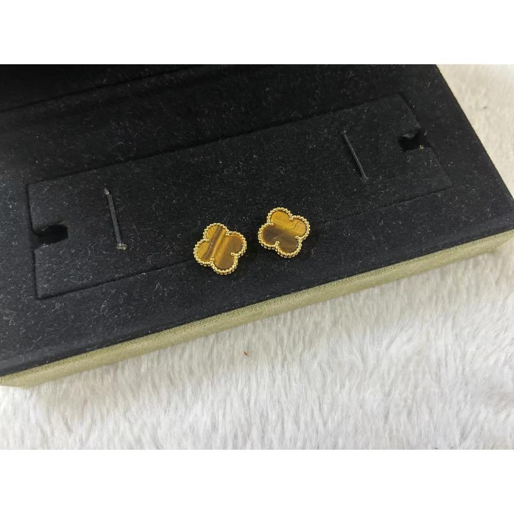 High Version Lucky Four-leaf Clover Earrings for Women 18K Fashion Light Luxury Natural White Mother-of-pearl Pair of Earrings