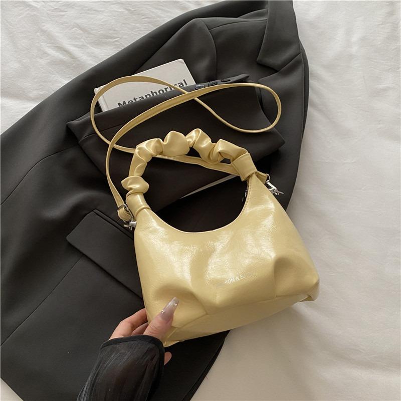 Silver handväska dam ny nischdesign moln messenger bag vår och sommar high-end känsla jobb liten väska