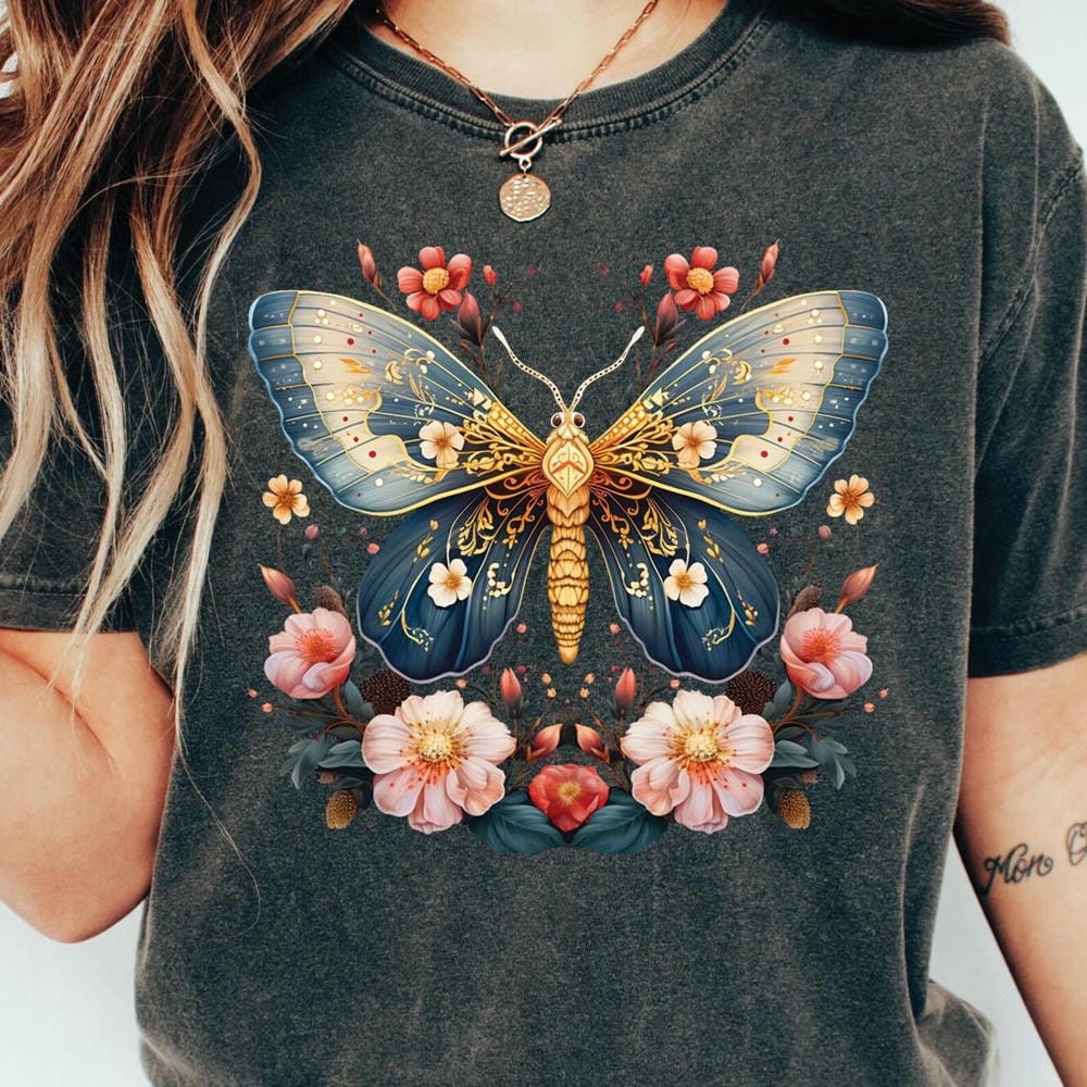 Vintage Women Celestial Moth Tshirt Boho Astrology Print Dark Academia Shirt Crewneck Casual Daily Unisex Y2K Top Streetwear