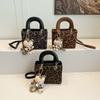 Kleine quadratische Tasche im ausländischen Stil mit Leopardenmuster für Damen, einfache europäische und amerikanische Mode, Temperament, vielseitige Umhängetasche mit einer Schulter