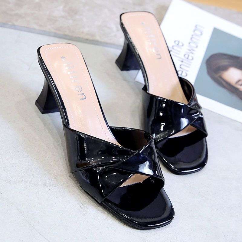 High-heeled Sandals Women's Summer 2025 New Mid-heel Explosion Fashion Square Root Thick-heeled Slippers Outer Wear One-word Drag