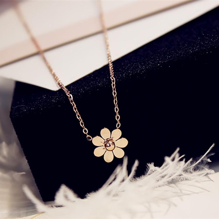 

Korean Titanium Steel Daisy Pendant Necklace - Simple and Versatile Women s Accessory розового золота