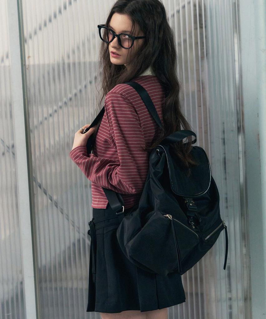 Leathery Glossy Nylon Bucket Backpack [Black]
