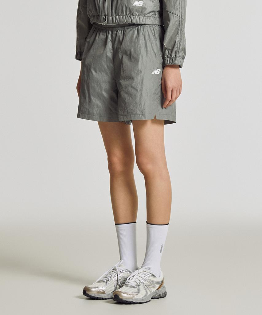 Nyuballanseu Nbnvg2W412 / Women Essential Lightweight Woven Quarter Shorts (Glossy Gray)