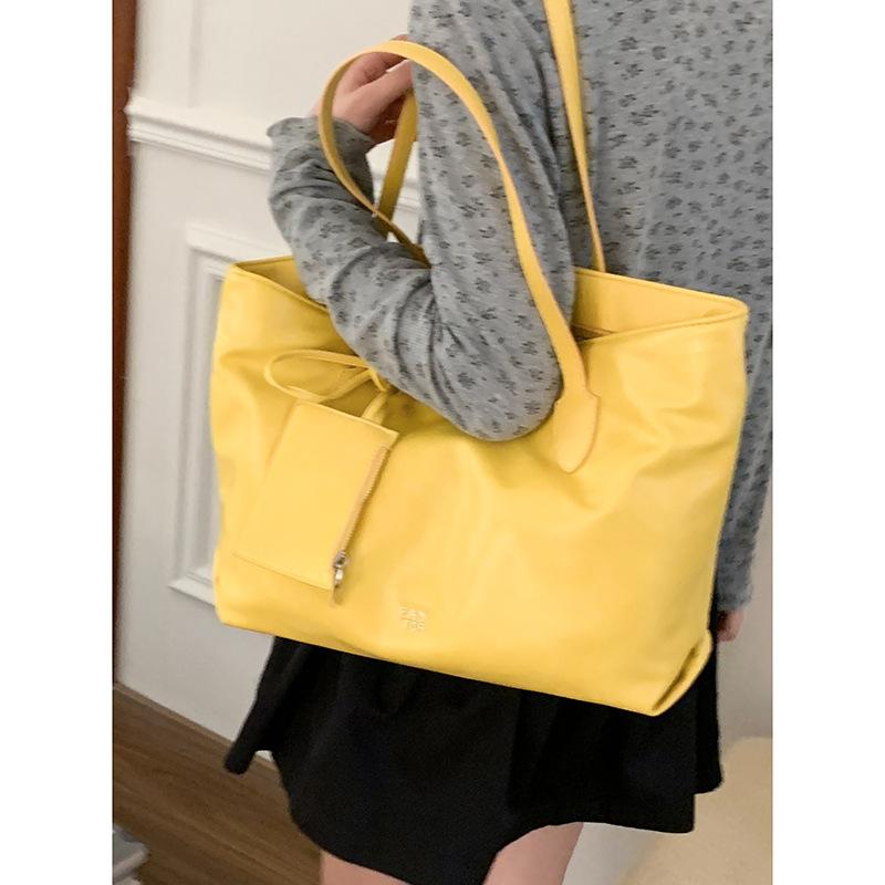 Korean version of simple large-capacity commuter bag women's 2025 new summer fashion tote bag versatile shoulder armpit bag