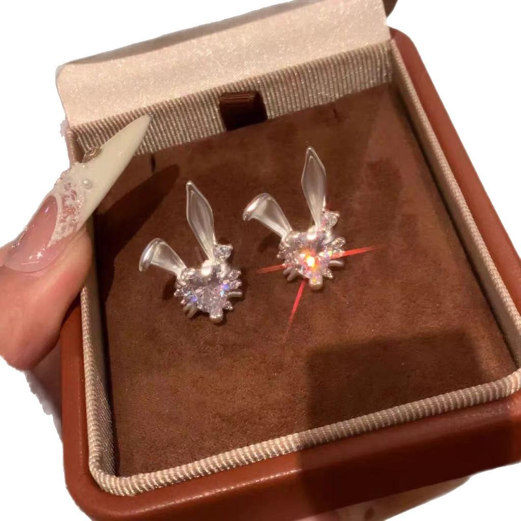Explosive sweet and cute rabbit earrings niche design high-end sense light luxury exquisite versatile girl personality earrings