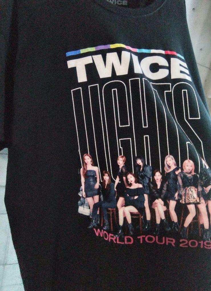 [USED] TWICE 2019 North American Tour Limited Edition T-shirt, Size M
