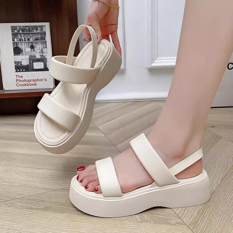 A New Style of Simple and Creamy Thick-soled Beach Shoes for Women