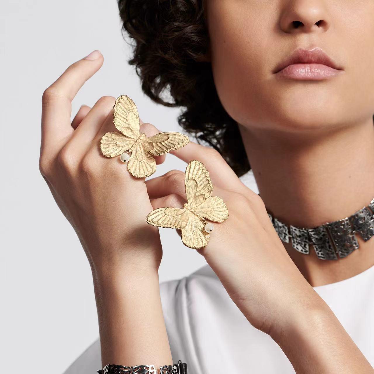 

Комплект украшений «Бабочка» с позолотой 24 карата: Серьги, ожерелье и браслет