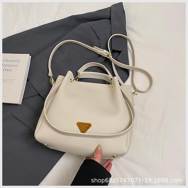 

Fashion tote bag women s spring 2025 new commuting versatile hand-to-shoulder crossbody bag large capacity tote bag