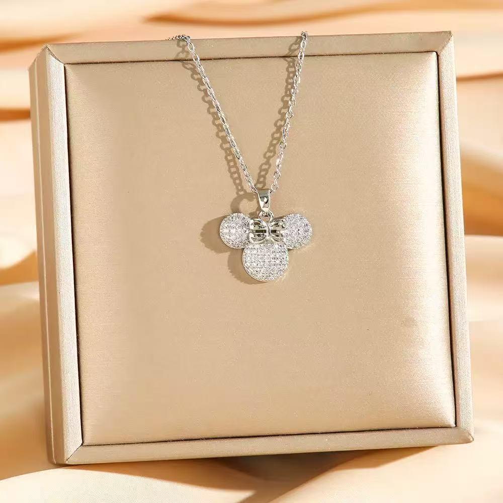 Vintage Titanium Steel Women's Pearl Pendant Necklace - Light Luxury Clavicle Chain