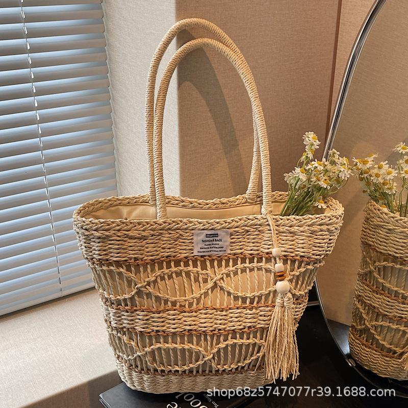 Seaside vacation leisure large-capacity woven bag 2025 summer new Korean version fashion straw bag versatile shoulder bag