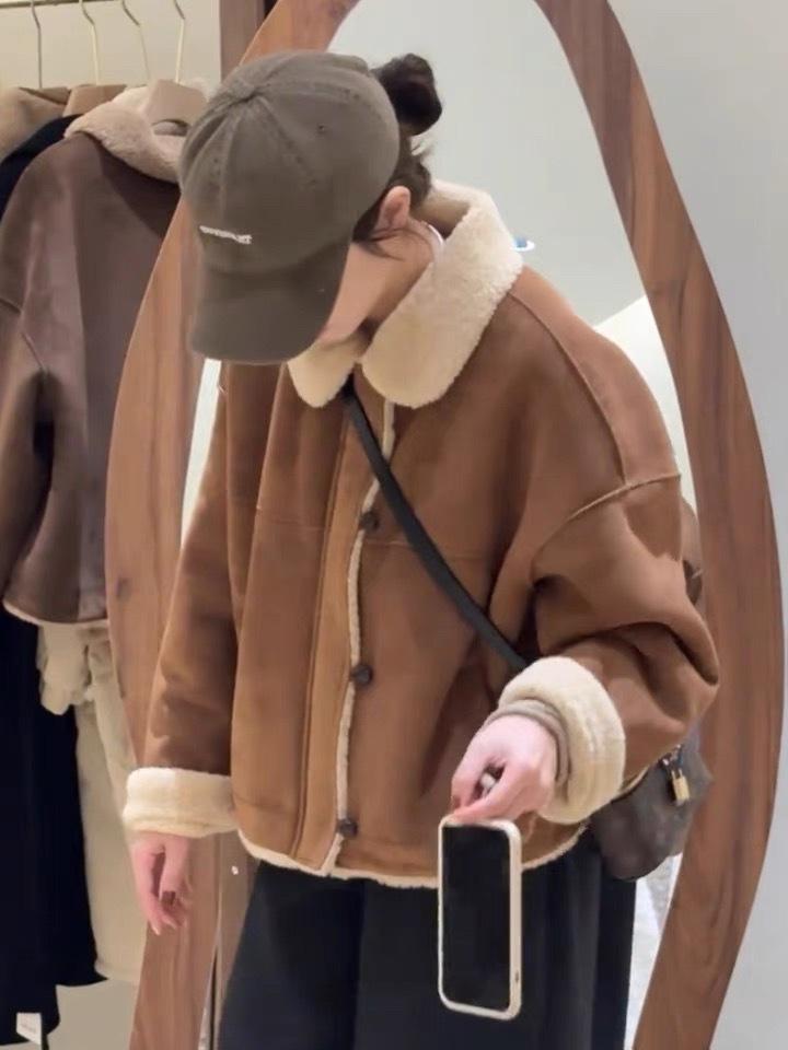 

Vintage thickened lapel lamb wool coat women s 2025 autumn and winter new loose velvet deerskin fleece short top tide M хаки