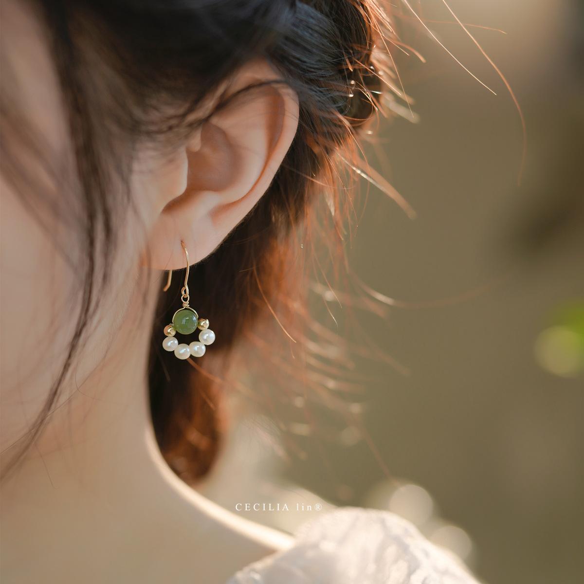 

Hetian jade and pearl earrings, ear clips, simple and elegant, trendy, niche, unique, exquisite, light luxury, and elegant for women Ear hooks for pierced ear