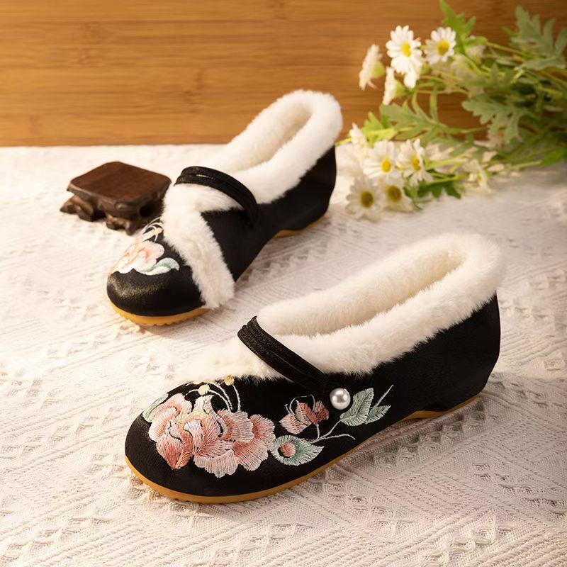 2026 Winter Women's Chinese Traditional Flat Sole Embroidered Cotton Shoes Soft Sole Shallow Slip On Plush Warm Retro Shoes