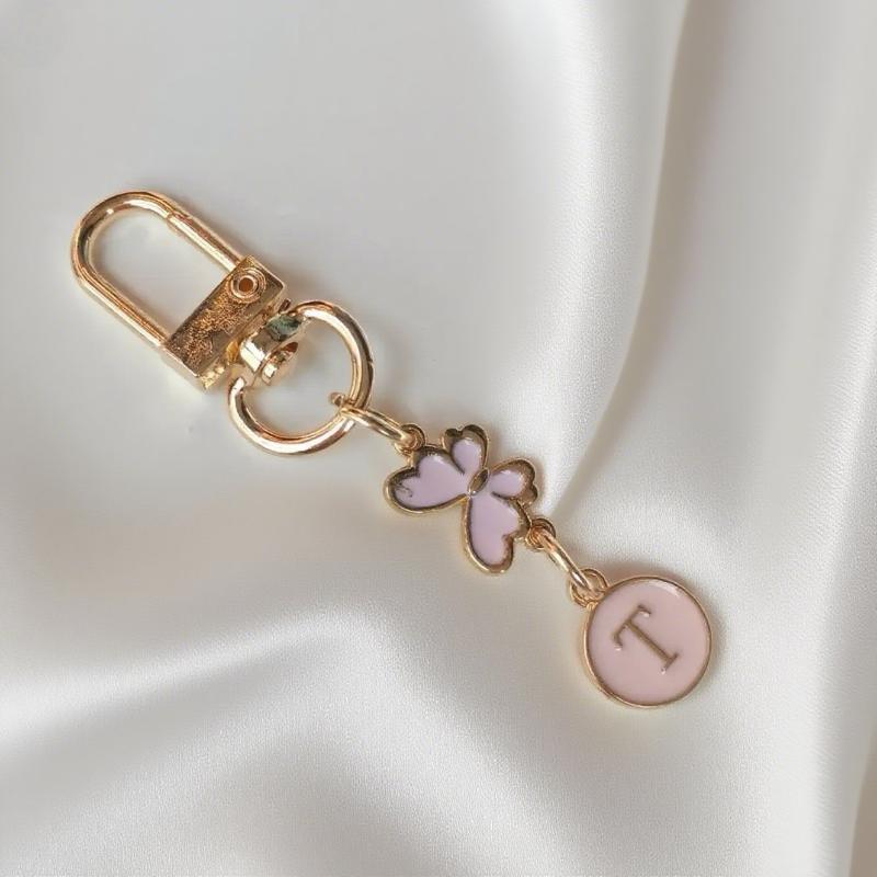 Metal Pink Butterfly Letter Keychain Fashion A-Z Initials Letter Keyring Car Key Holders Bag Pendant Hanging Decor Couple Gift